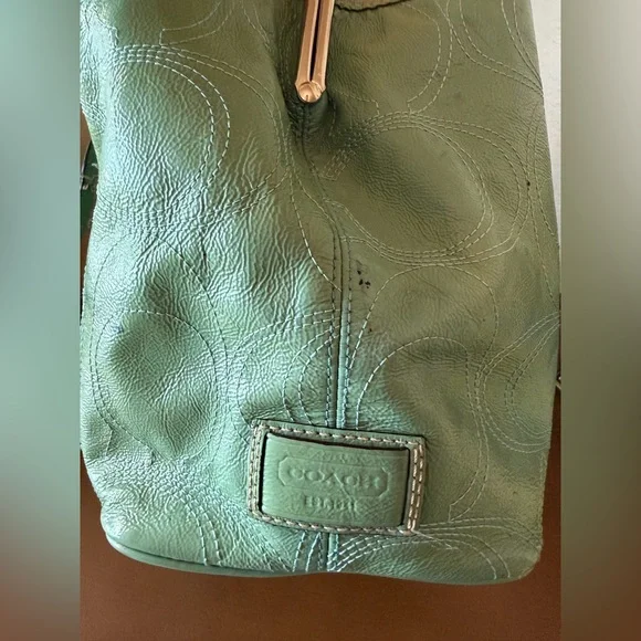 **SALE**Coach Light Green Patent Leather Shoulder Bag with Kisslock inside - Picture 10 of 16